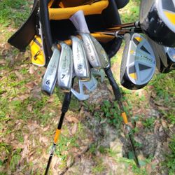 DMS2 Walter Hagen Golf Clubs With Bag