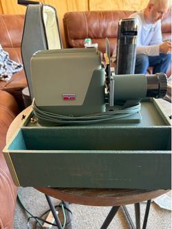 Slide Projector with Original Carrying Case – 1950s Retro  Vintage Argus 300