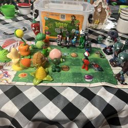 Plants Vs Zombies Figures And Play Mat 