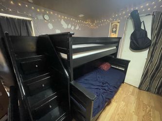 Wood bunk bed w/trundle