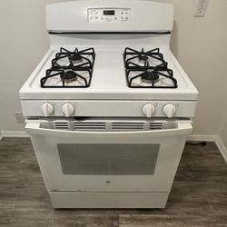 White Gas Stove/Oven – 4 Burner – Works Great