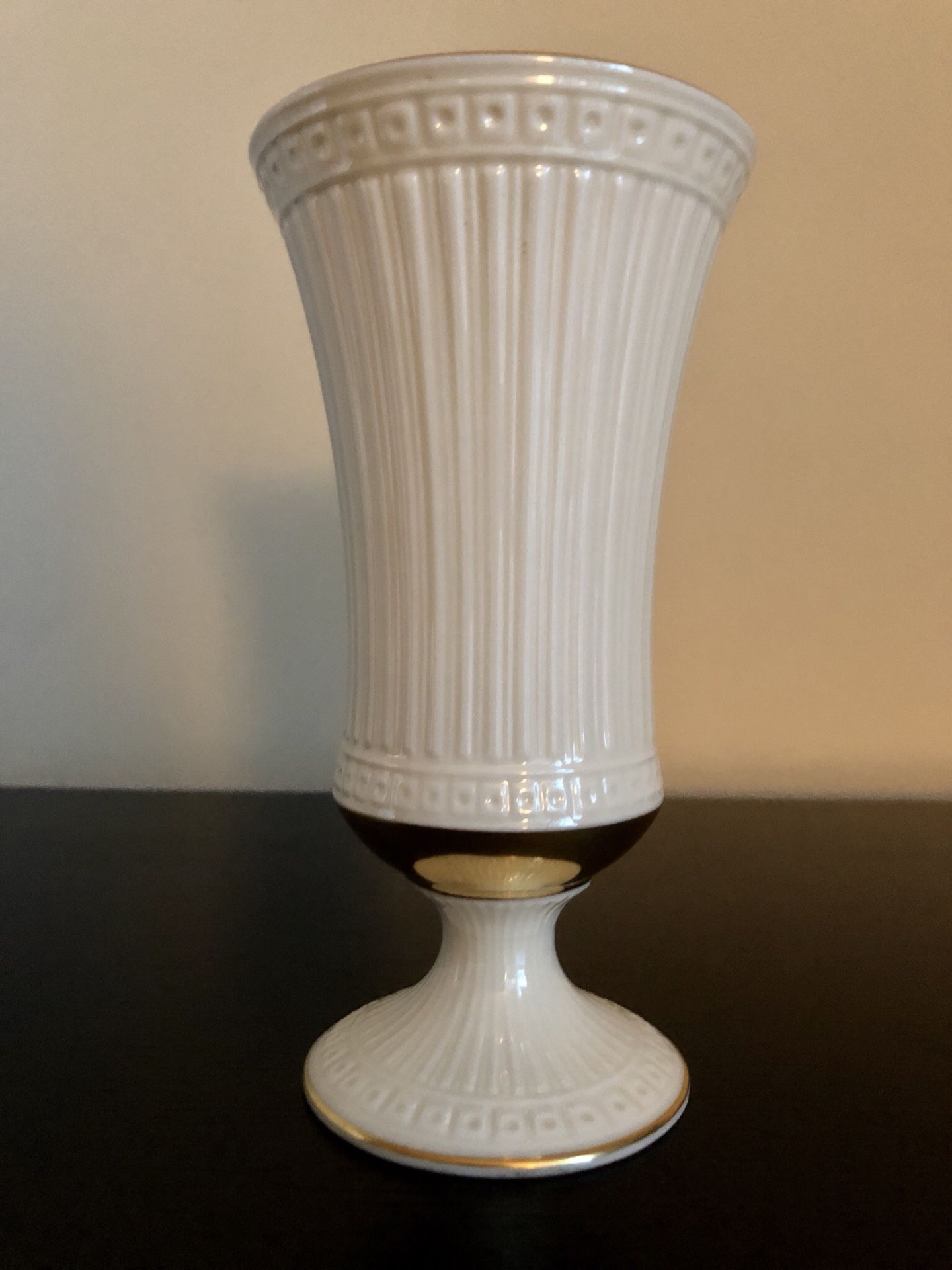 Lenox flared cream and 24K gold vase