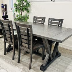 6 People dining table with 4 chair. 