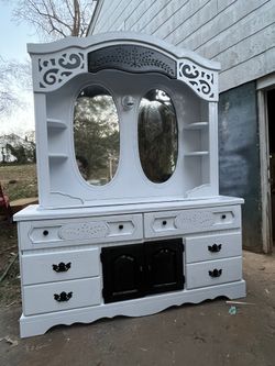 WHITE AND BLACK DRESSER (USED)