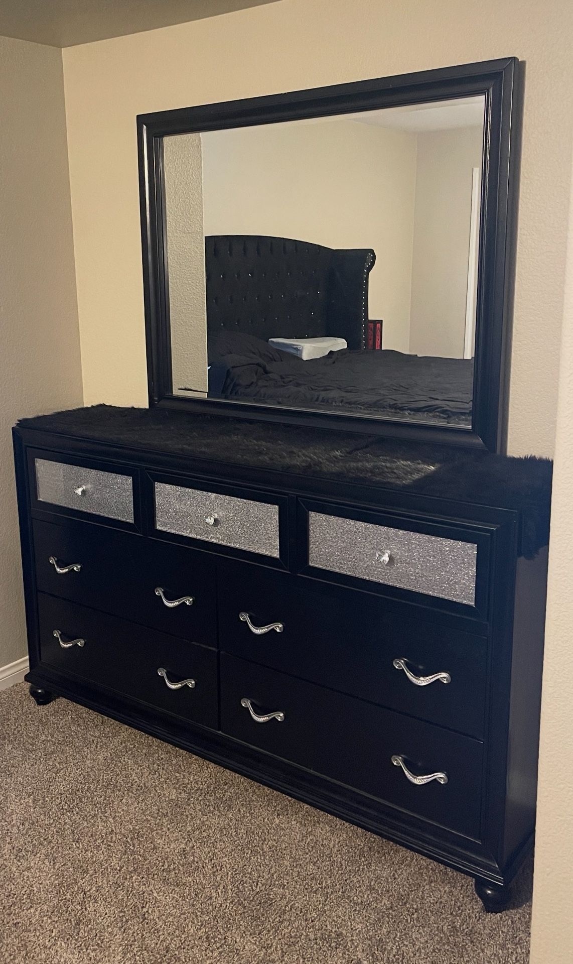 Dresser With Mirror