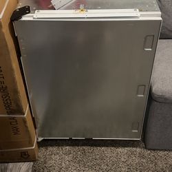 Sub-Zero 24” Under-Counter Refrigerator (Model UC-24R) – Like New, Panel Ready