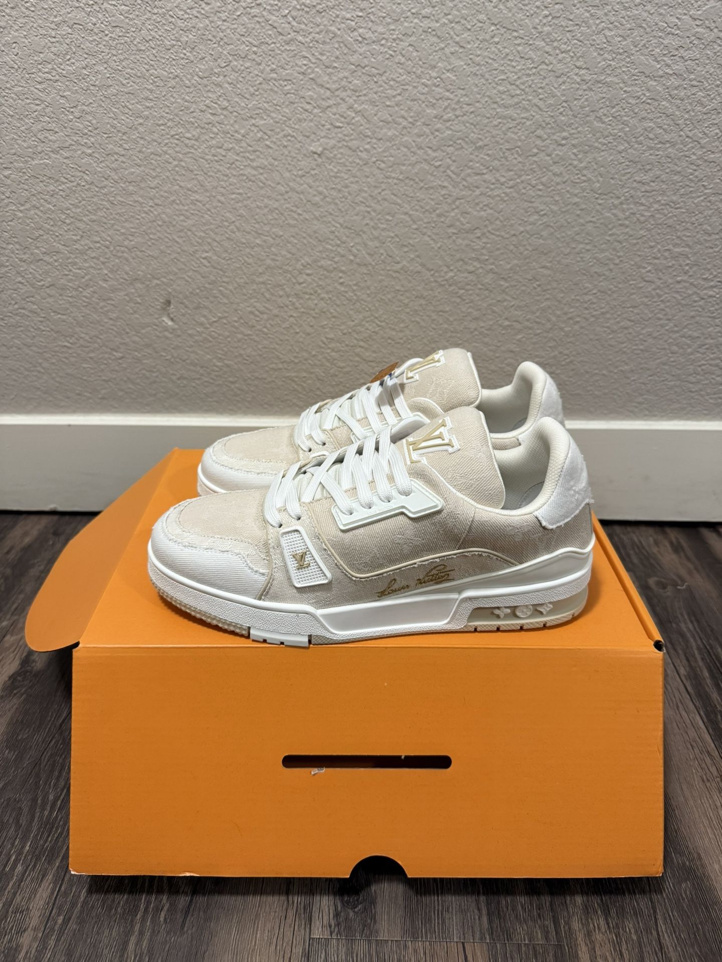 Louis Vuitton White Trainers 9.5