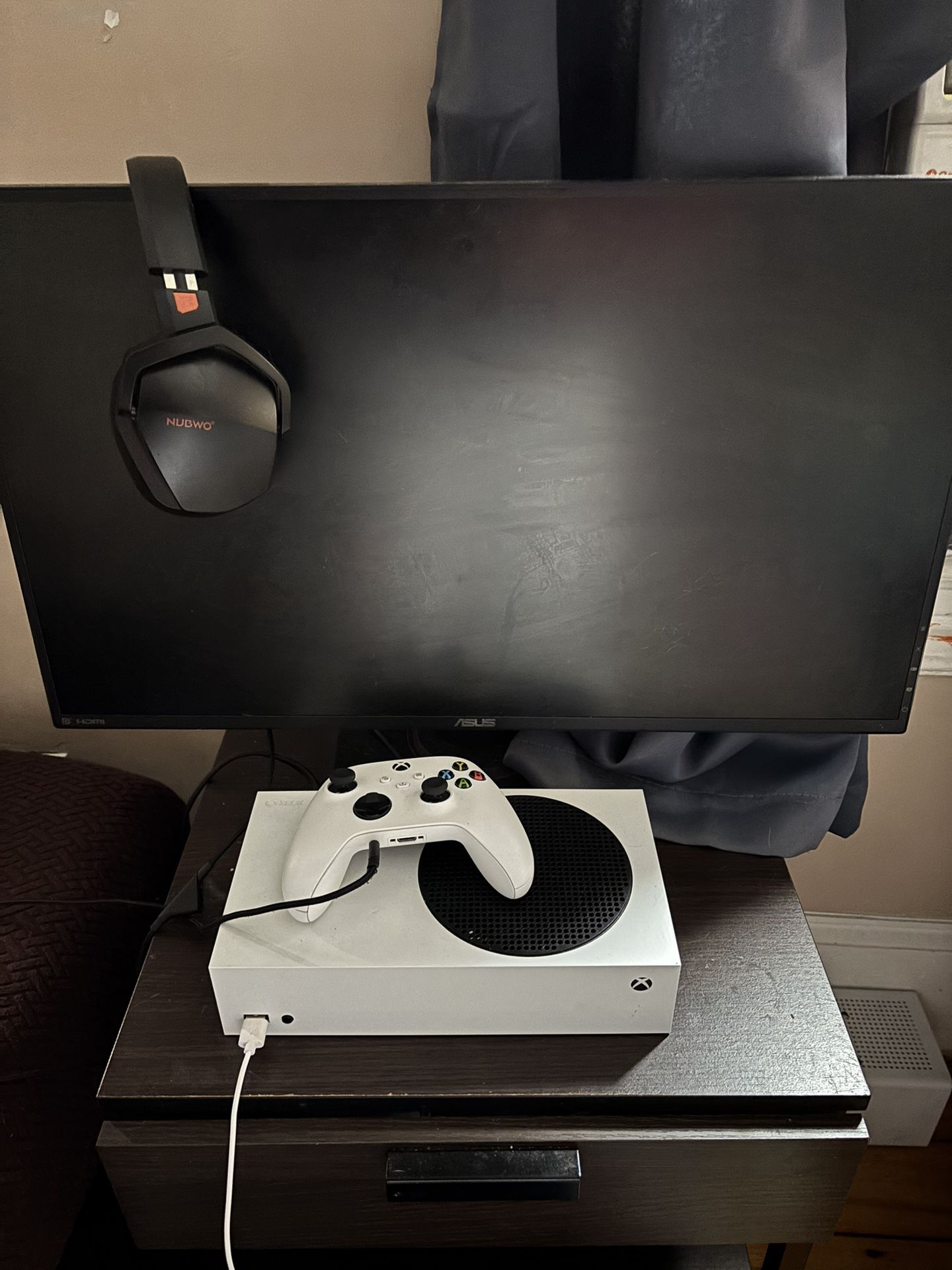 Xbox Series S w/ Remote ( rechargeable battery included) , Headset, 22” Asus Gaming Monitor