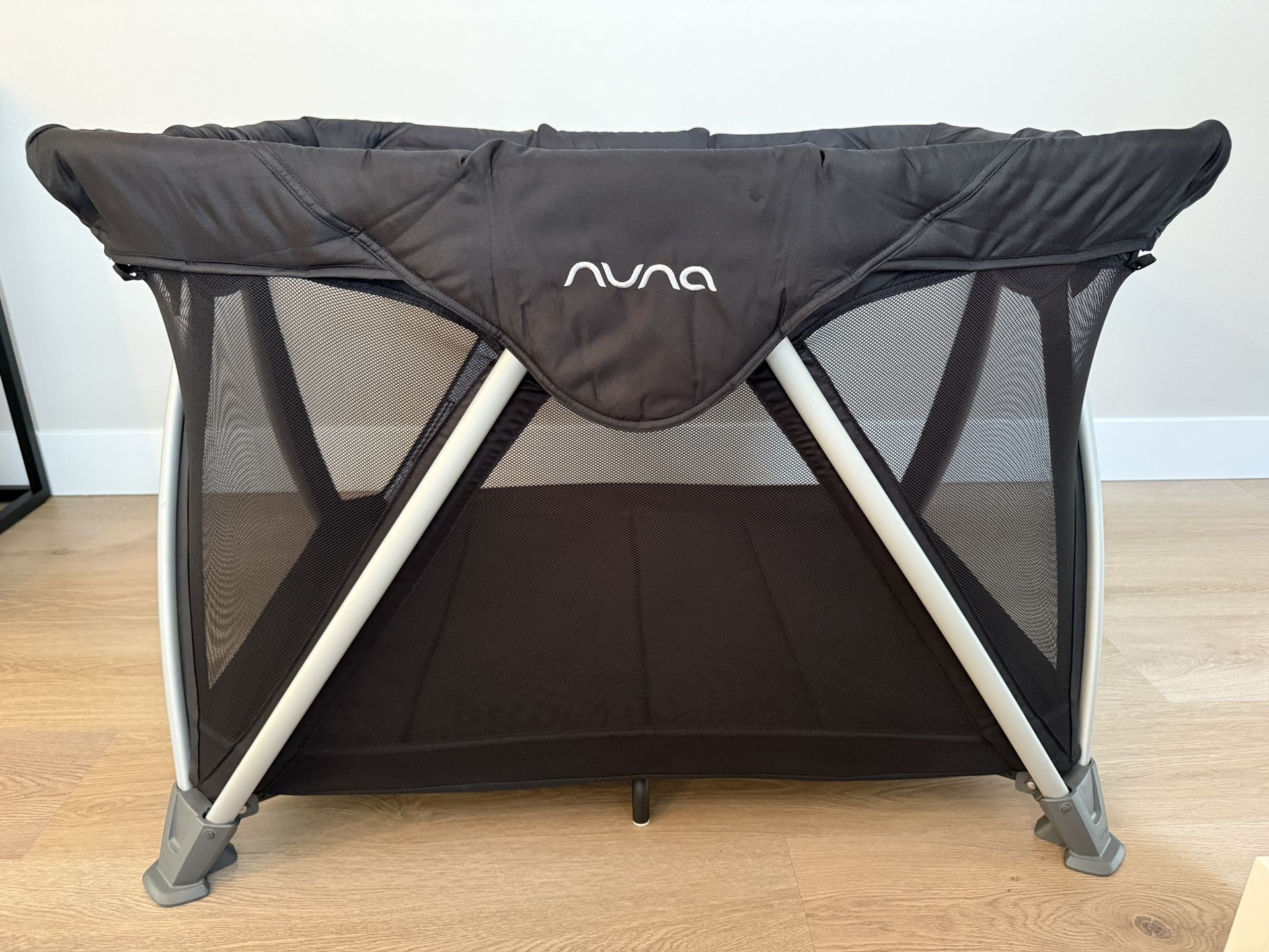 Nuna Sena Aire Playard And Changer Set