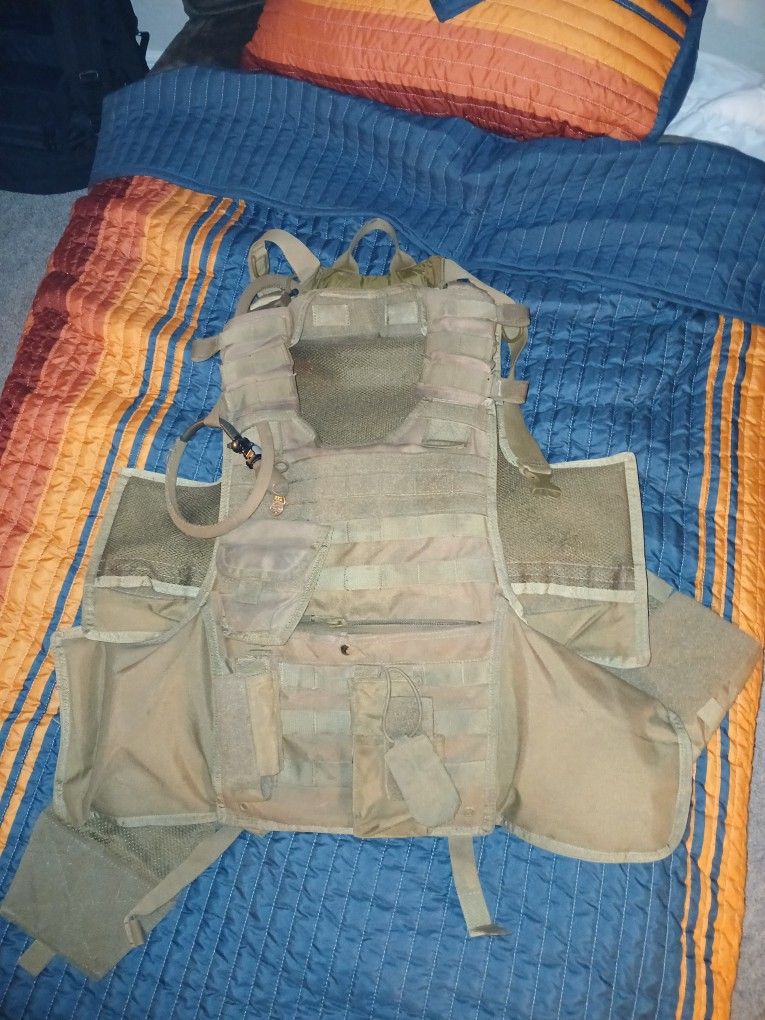 Military Grade Camelback Hydration Vest/backpack Combo!!