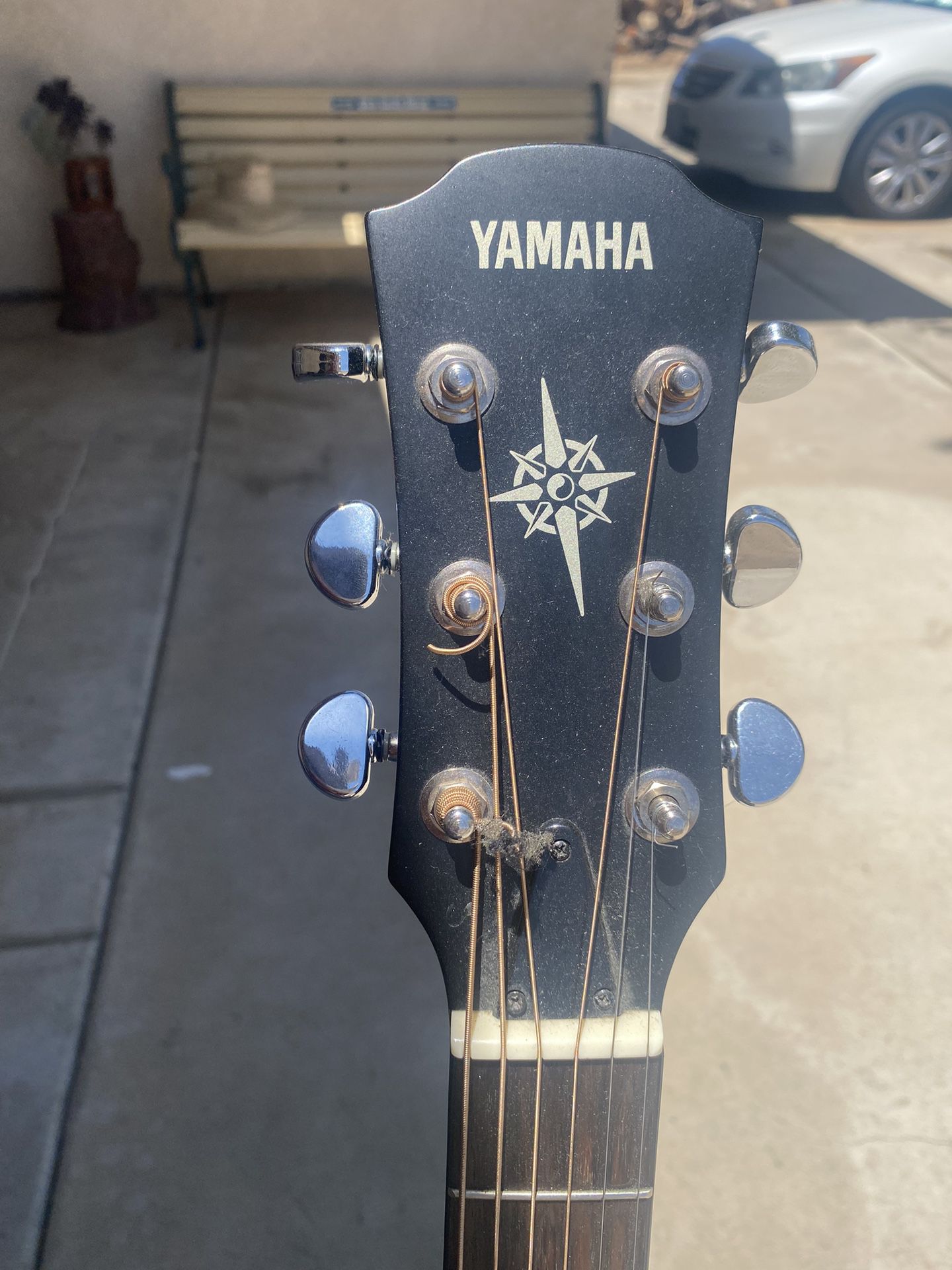 ACOUSTIC/ELECTRIC COMPASS SERIES YAMAHA $500