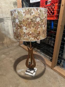Vintage Mid-Century Modern Table Lamp with Retro Floral Shade – 29”