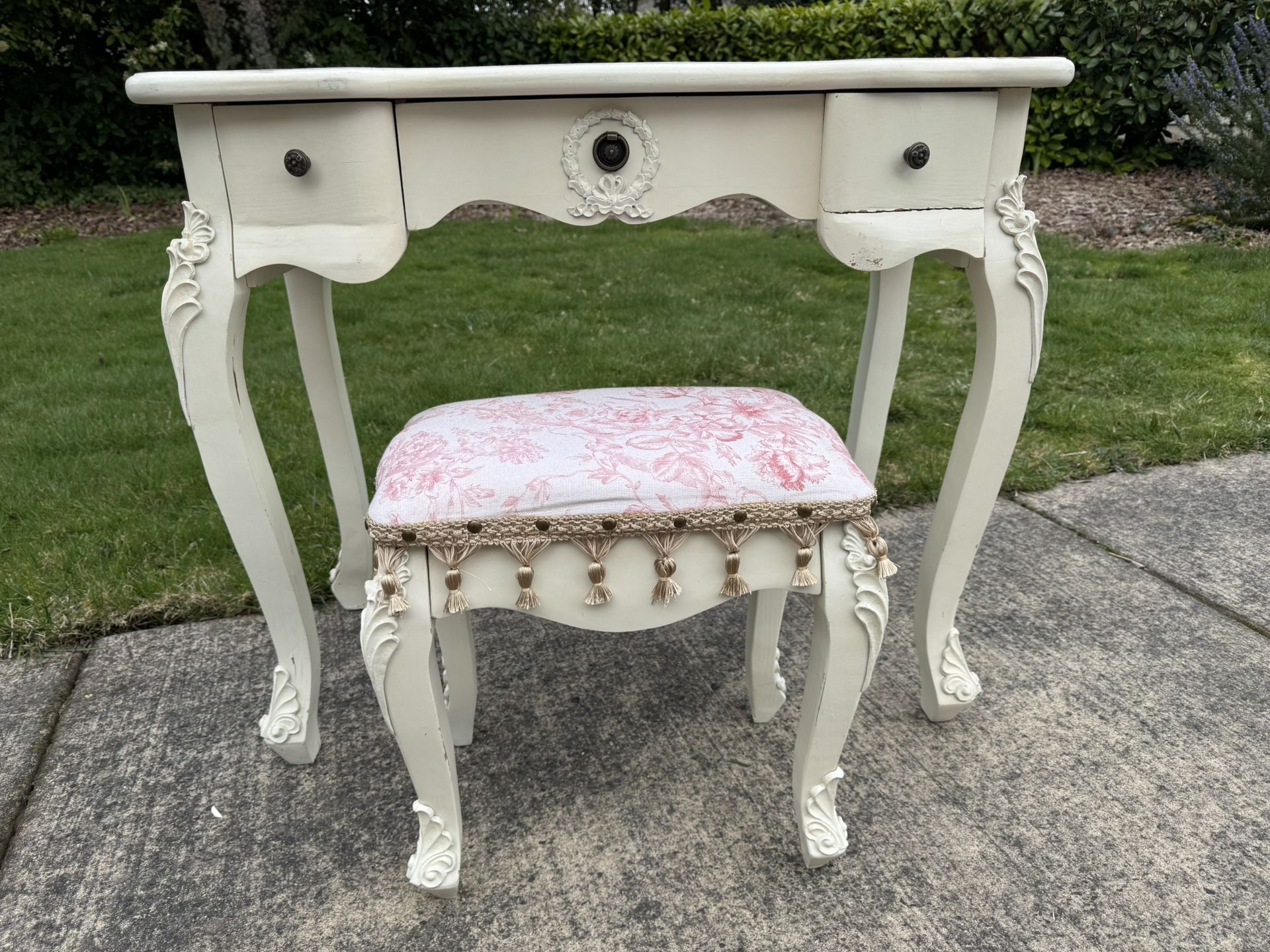White Vanity With Chair & Mirror