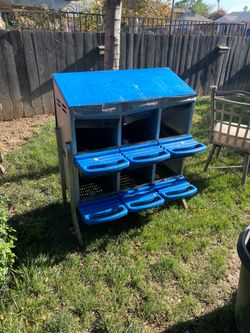 Chicken nest box