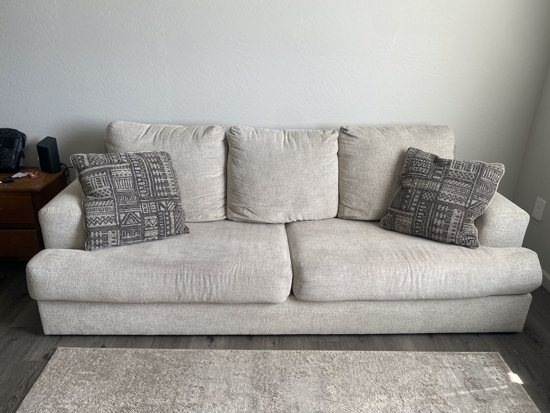 Soletren Sofa