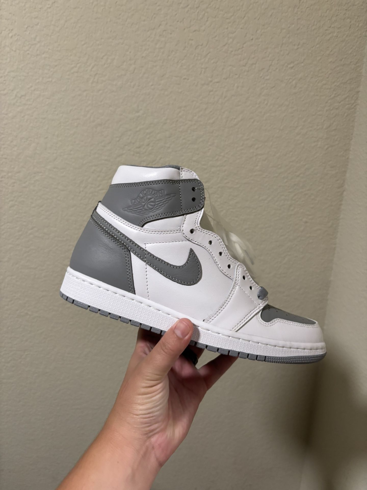 Jordan Retro 1 High White And Grey