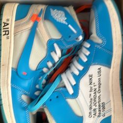Off White x Jordan 1 “UNC” size 8.5