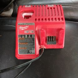 Milwaukee M18 Charger