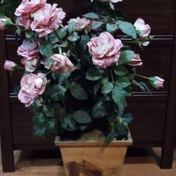 Artificial Rose Bush With Pink Silk Pedals 36" $35 CASH FINAL PRICE 