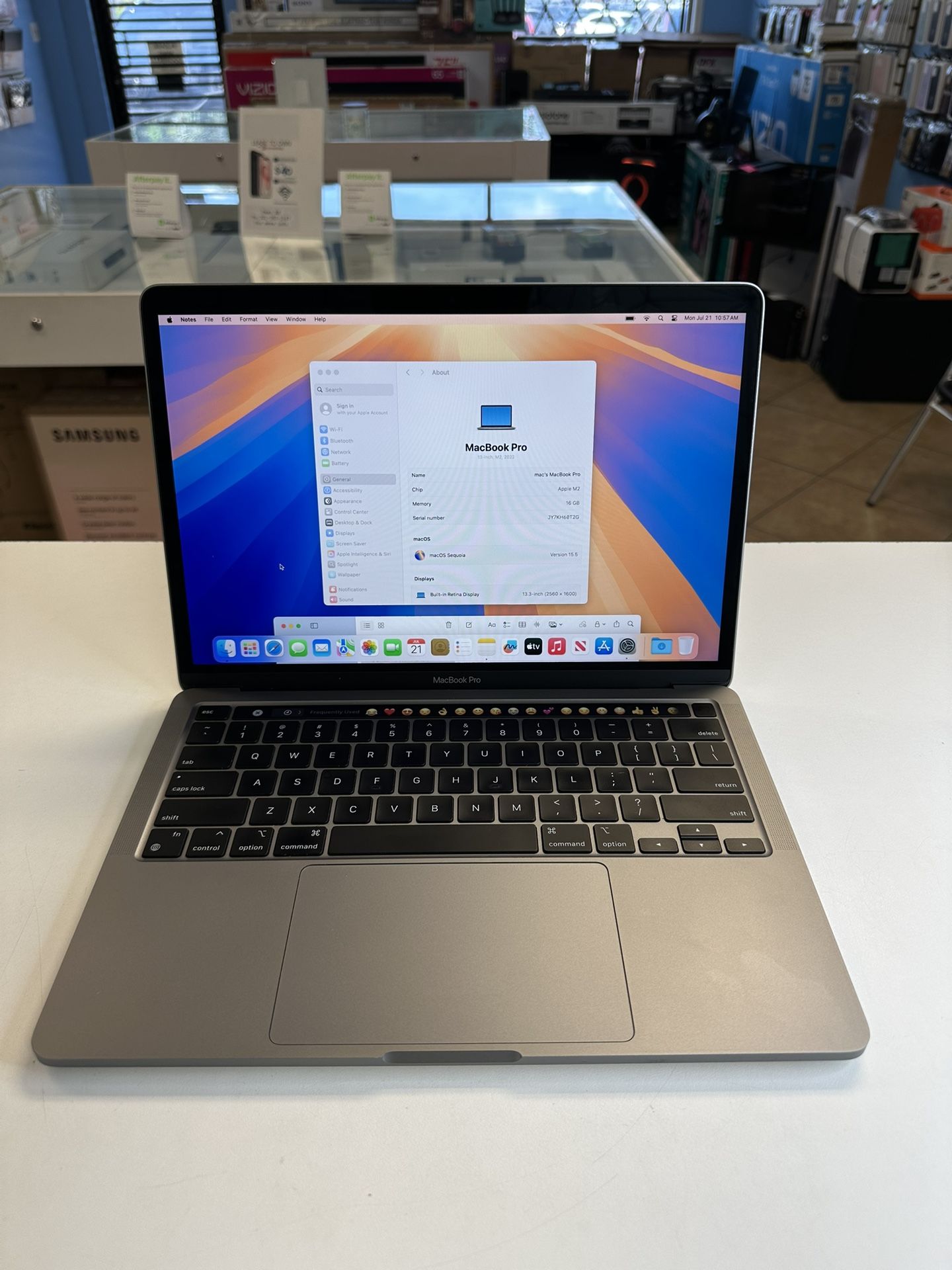 MacBook Pro Touchbar M2 16Gb Ram 512ssd with Final Cut & Logic Pro