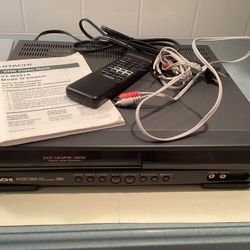 Preowned Hitachi VHS Videocassette Player / Recorder Model VT-M281A + Remote + Manual + Jack Hookup WORKING