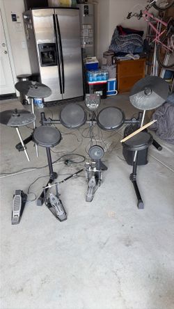 Electronic drum kit