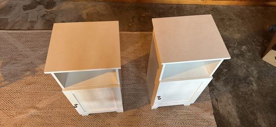 2 matching wooden white nightstands