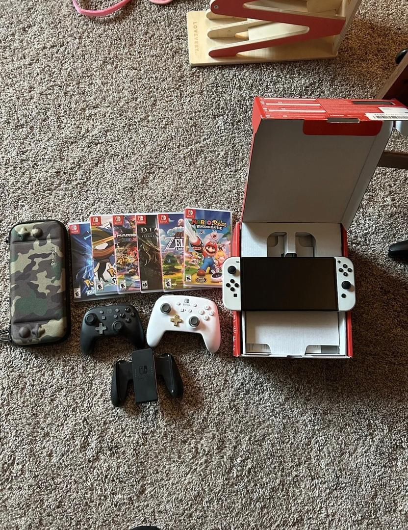 Great Condition OLED Console Bundle With Games working Perfectly and Controller plus Case