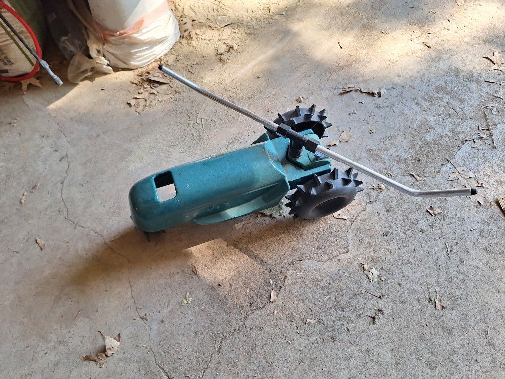 Water Sprinkler -- follows the hose