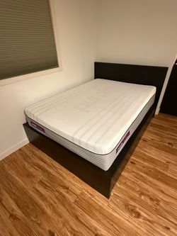 Purple hybrid premium 4 mattress. Item located in Kirkland