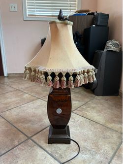 Vintage style table lamp with tassel shade