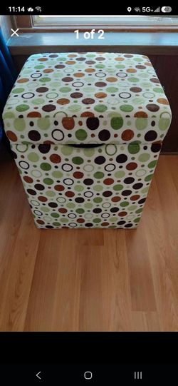 Poka dot storage ottoman