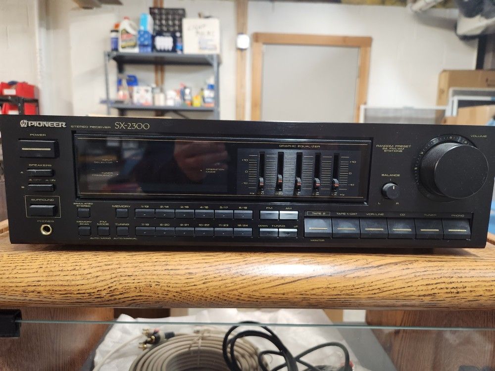 Vintage Pioneer SX-2300 Stereo Receiver/Graphic Equalizer/Surround/60 Watts per Channel