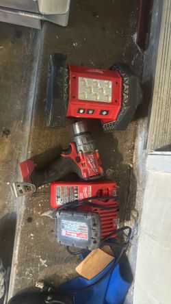 Milwaukee light and drill fuel battery and charger working great