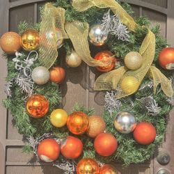Good & Silver Door Wreath 