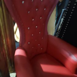 QUEEN CHAIR FOR SALE