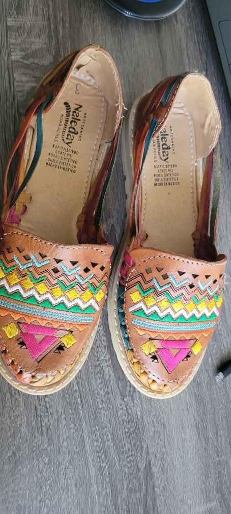 Huaraches size 6 Wmns