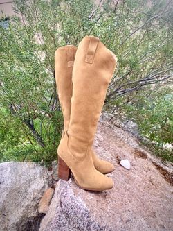 WOMENS BOOTS-SIZE 6-CAMEL
