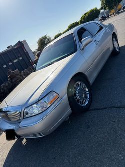 2008 Lincoln town car