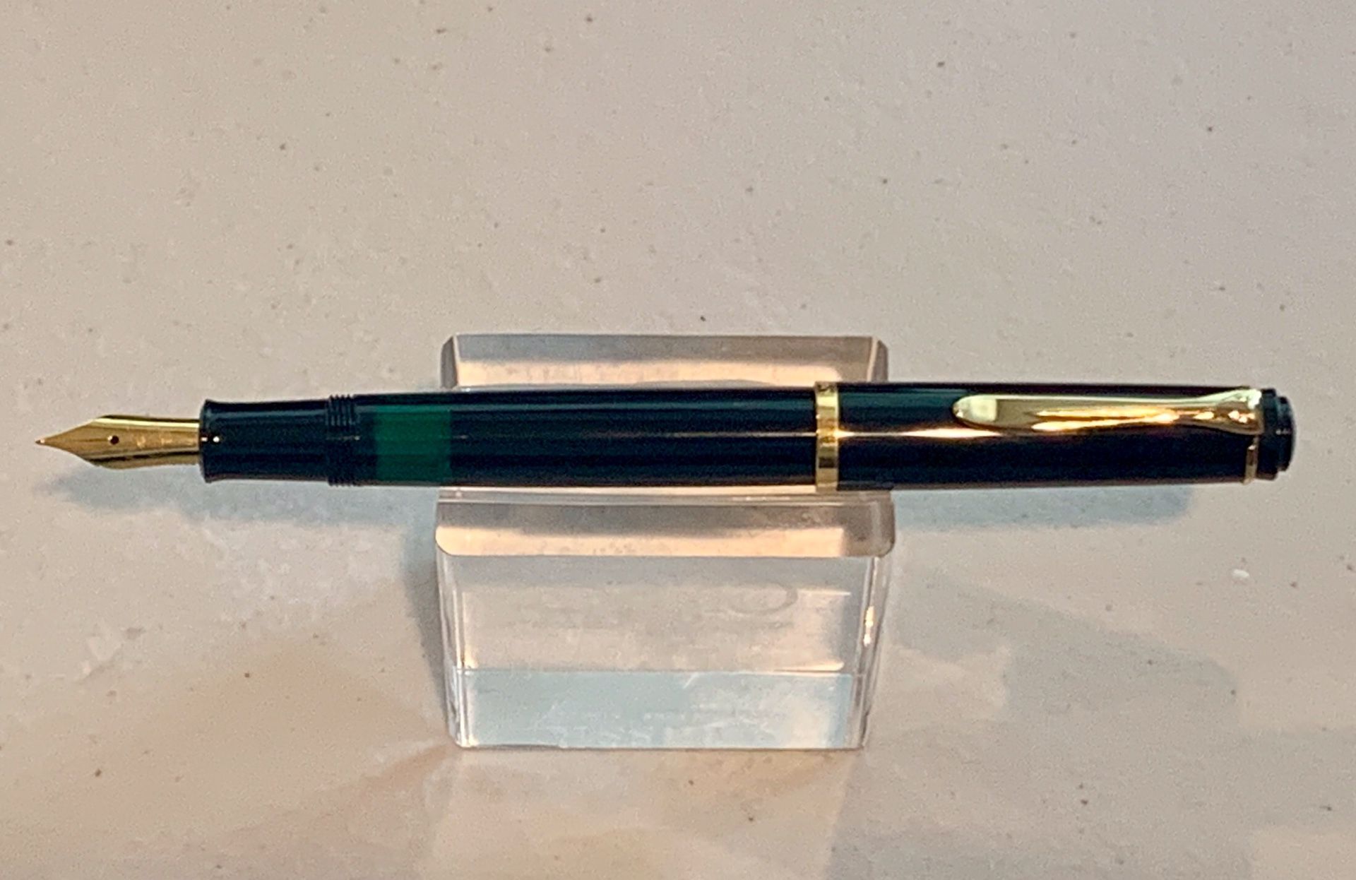 Pelikan M150 fountain pen Medium Nib and Ballpoint set. Mint condition