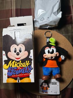 GOOFY - POP MART Mickey Family Together Series Plush Keychains 100% Authentic