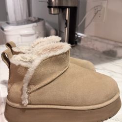 Uggs Women Size 8 