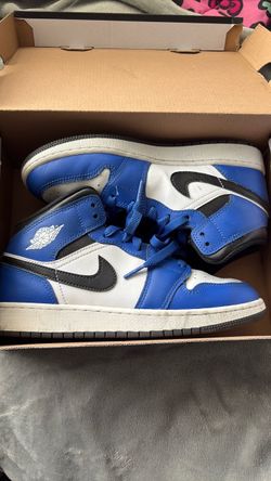 Air Jordan 1 Mid Royal Blue Sneakers