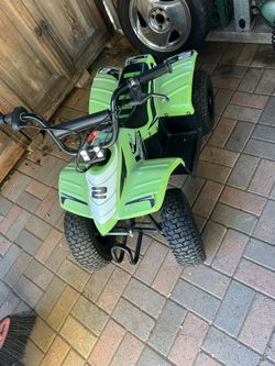 Razor 24v Dirt Quads Mcgrath Powered Ride On