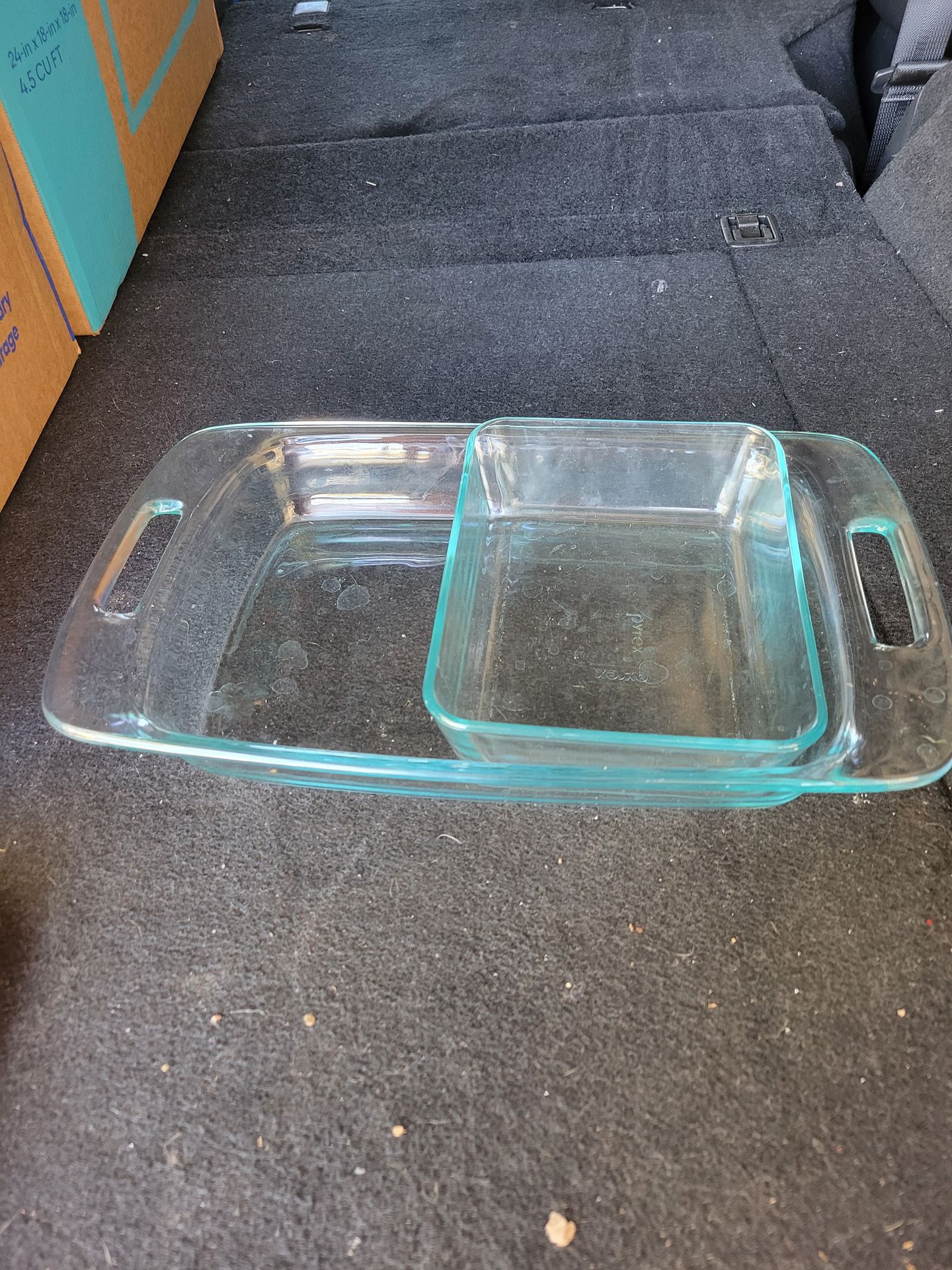 Glass cake dish & small cake dish