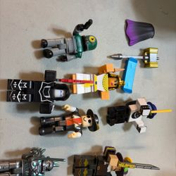 Roblox-LEGO Minifigures Mixed Lot with Accessories