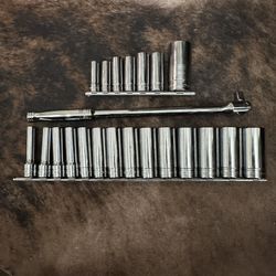 Snap On 1/2 Deep Sockets And Breaker Bar