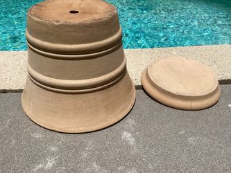 A vintage US Pottery of Paramount pot with a matching saucer for collectors - $120 OBO