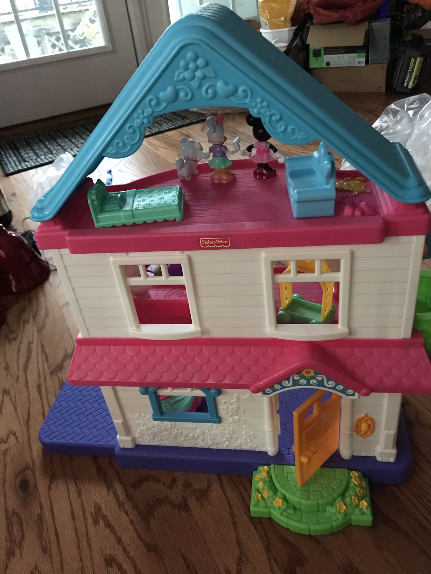 cute Mini Mouse House With Figurines