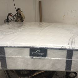 💤🛏️💤💤 $499 California King Serta Perfectsleeper Firm Mattress only $499 💤🛏️💤💤